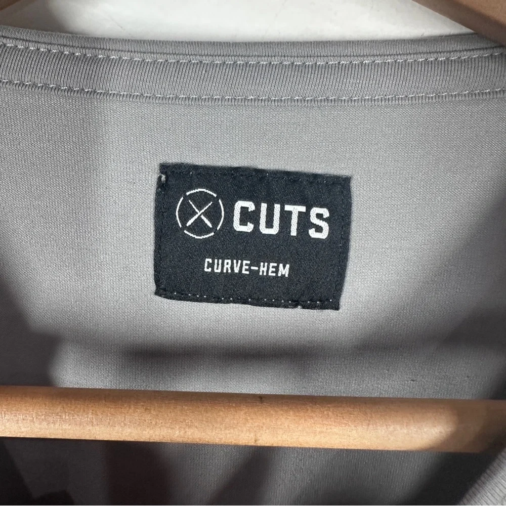CUTS Clothing Crew Curve-Hem Tee Shirt Size Medium Grey